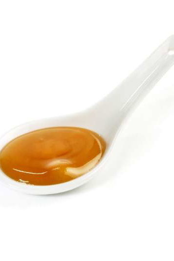 Manuka-Honig auf dem Löffel Manuka-Honig auf dem Löffel