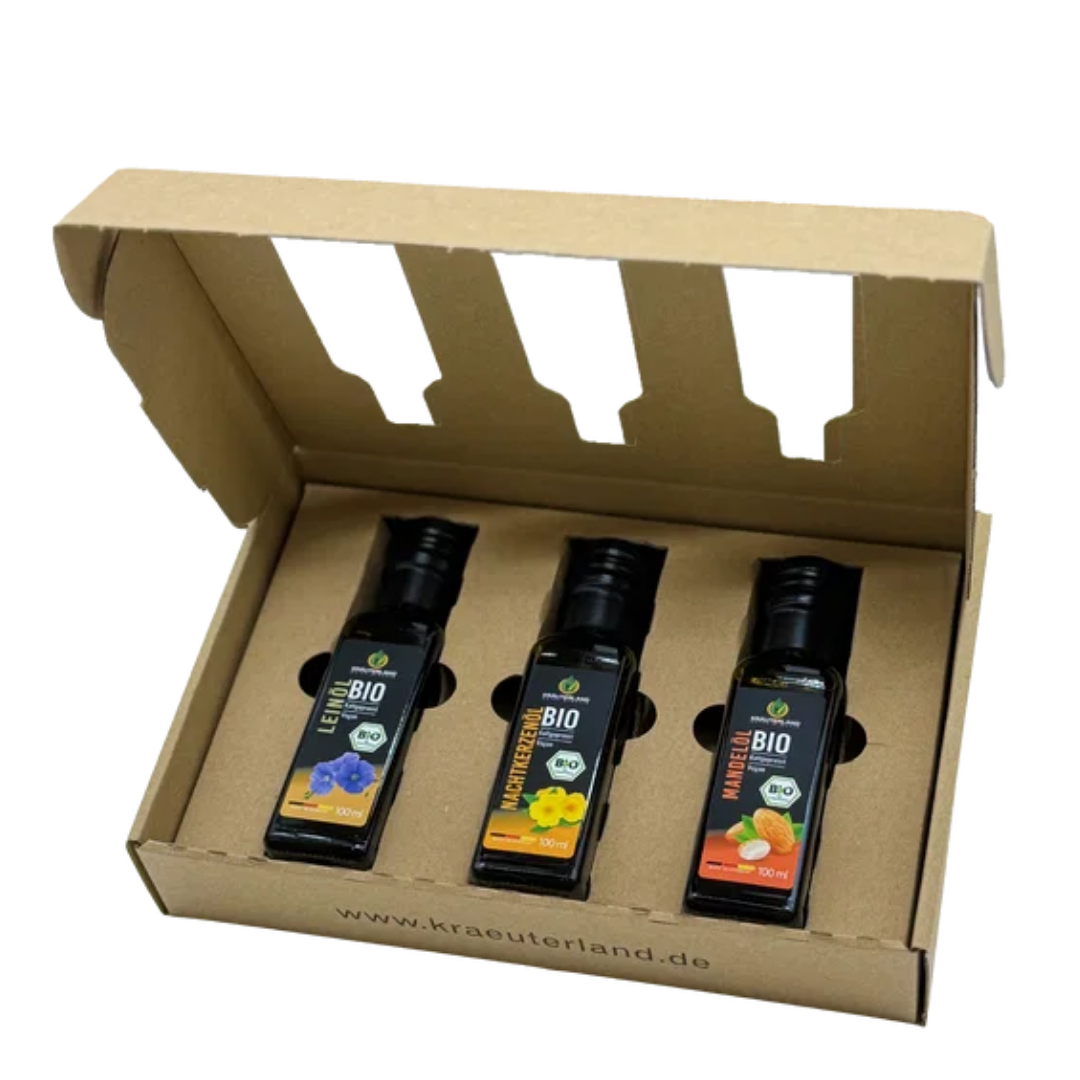 Bio Wohlfühlöl Set 100 ml – Geschenkbox geöffnet | Kräuterland Bio Wohlfühlöl Set 100 ml – Mandelöl, Leinöl und Nachtkerzenöl in geöffneter Geschenkverpackung