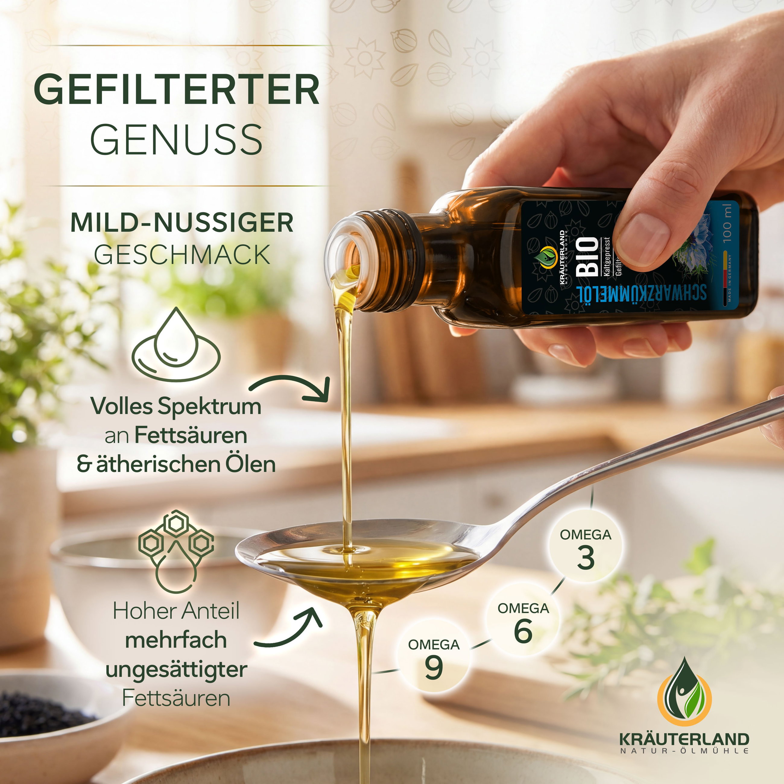 Gefiltertes Bio Schwarzkümmelöl mit mild-nussigem Geschmack Gefiltertes Bio Schwarzkümmelöl 100 ml wird auf einen Löffel gegossen und zeigt seinen mild-nussigen Geschmack sowie Omega 3, 6 und 9