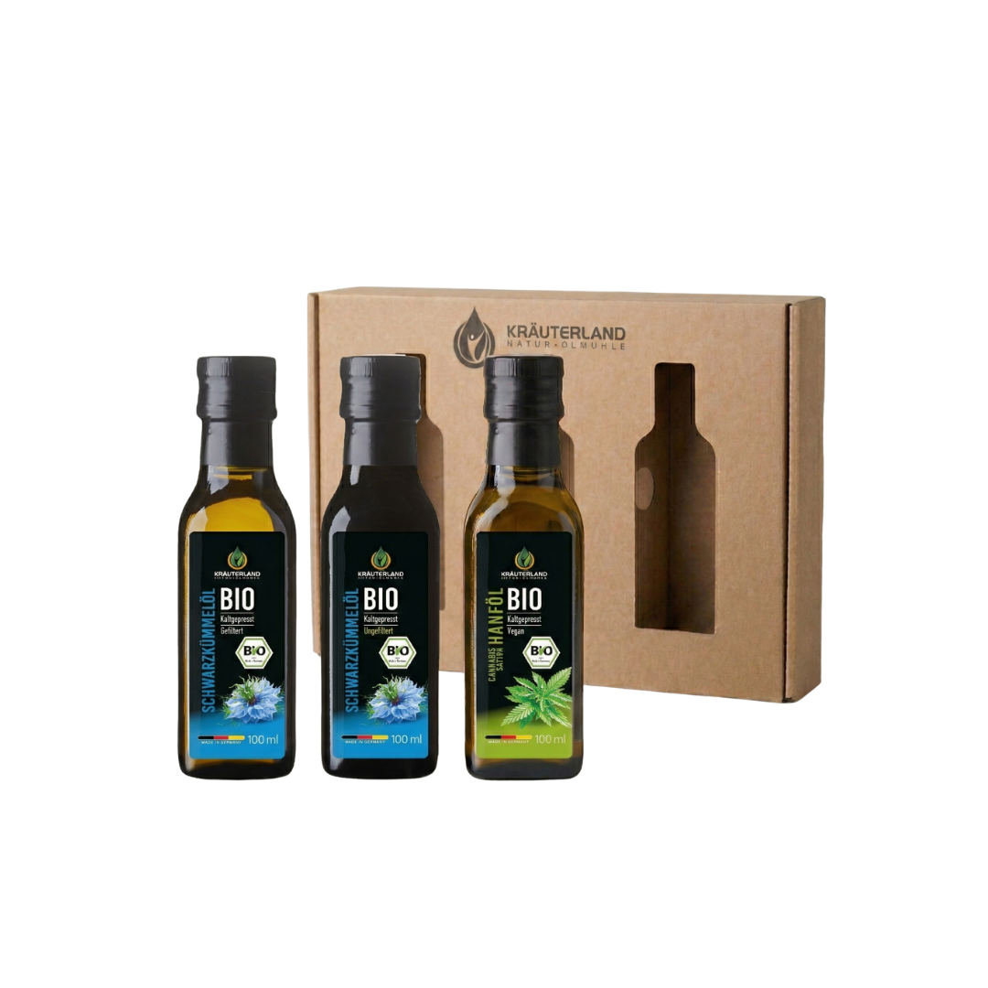 Bio Speiseöl Set 100 ml – Kräuterland Geschenkset | Vorderansicht Bio Speiseöl Set 100 ml – Kräuterland Geschenkset mit Schwarzkümmelöl und Hanföl Vorderansicht