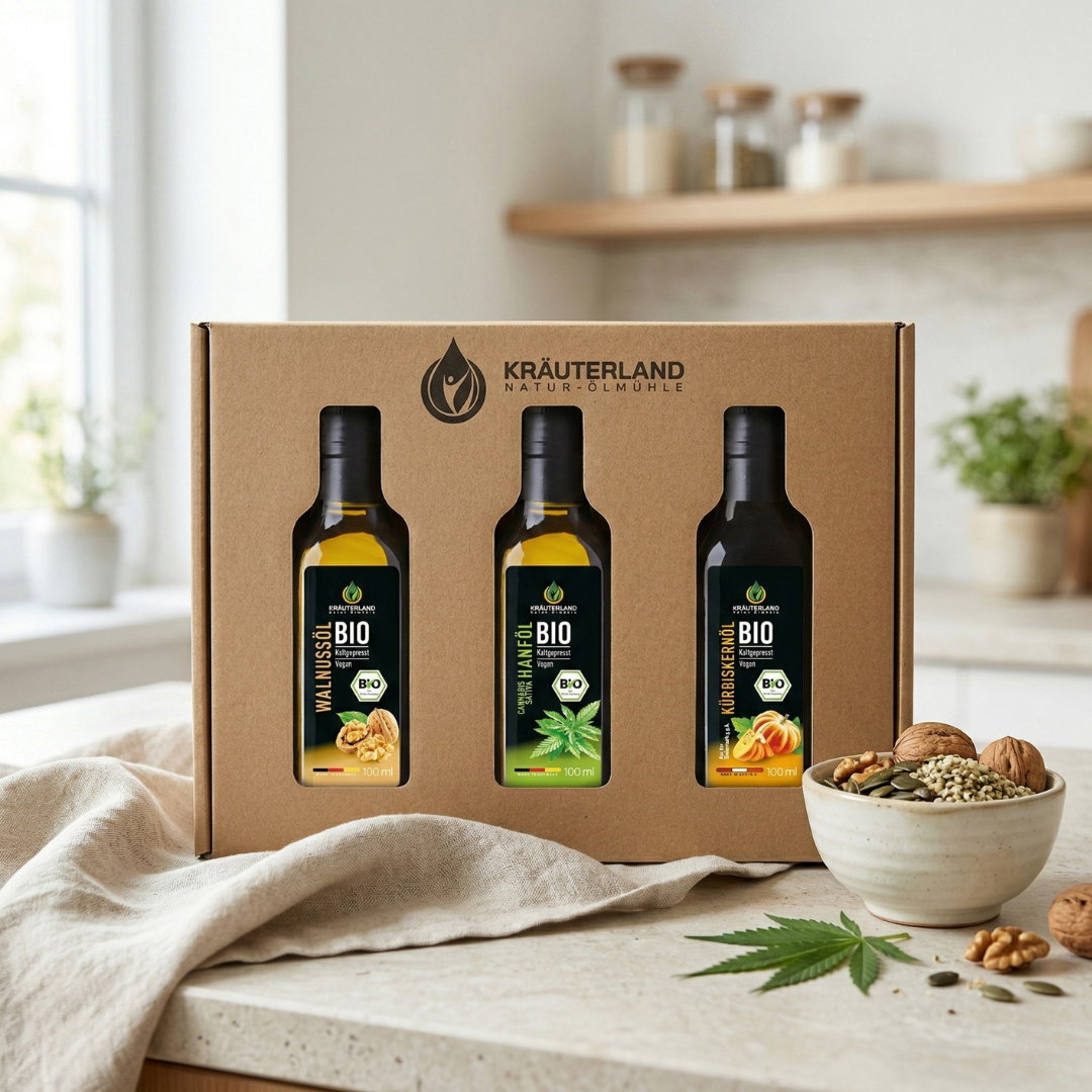 Bio Salatöl Set 100 ml – Geschenkbox mit 3 Ölen | Kräuterland Bio Salatöl Set 100 ml – Kürbiskernöl, Hanföl und Walnussöl in Geschenkbox mit Sichtfenster