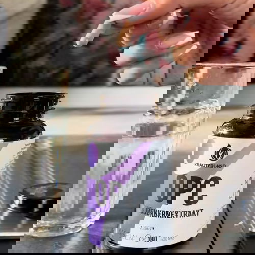 Kundenfoto von Alina Schneider mit Schwarzkümmelöl Kapseln