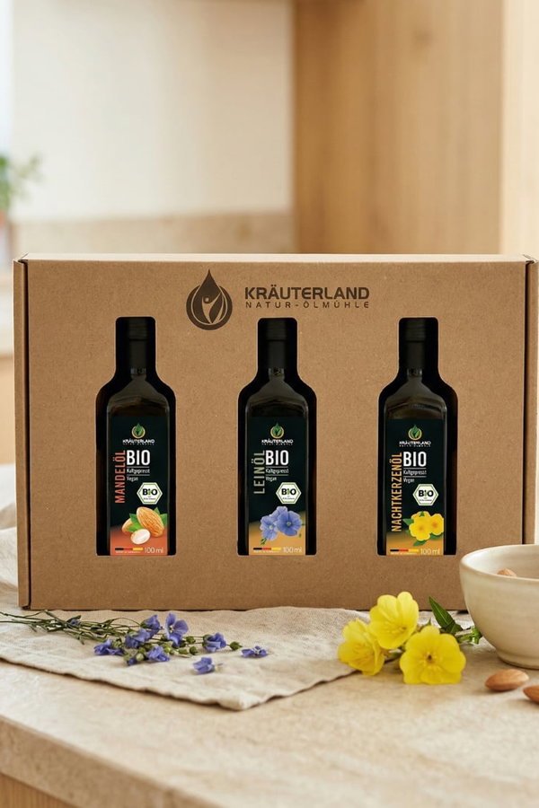 Bio Wohlfühlöl Set 100 ml – Geschenkbox mit 3 Ölen | Kräuterland Bio Wohlfühlöl Set 100 ml – Mandelöl, Leinöl und Nachtkerzenöl in Geschenkbox mit Sichtfenster