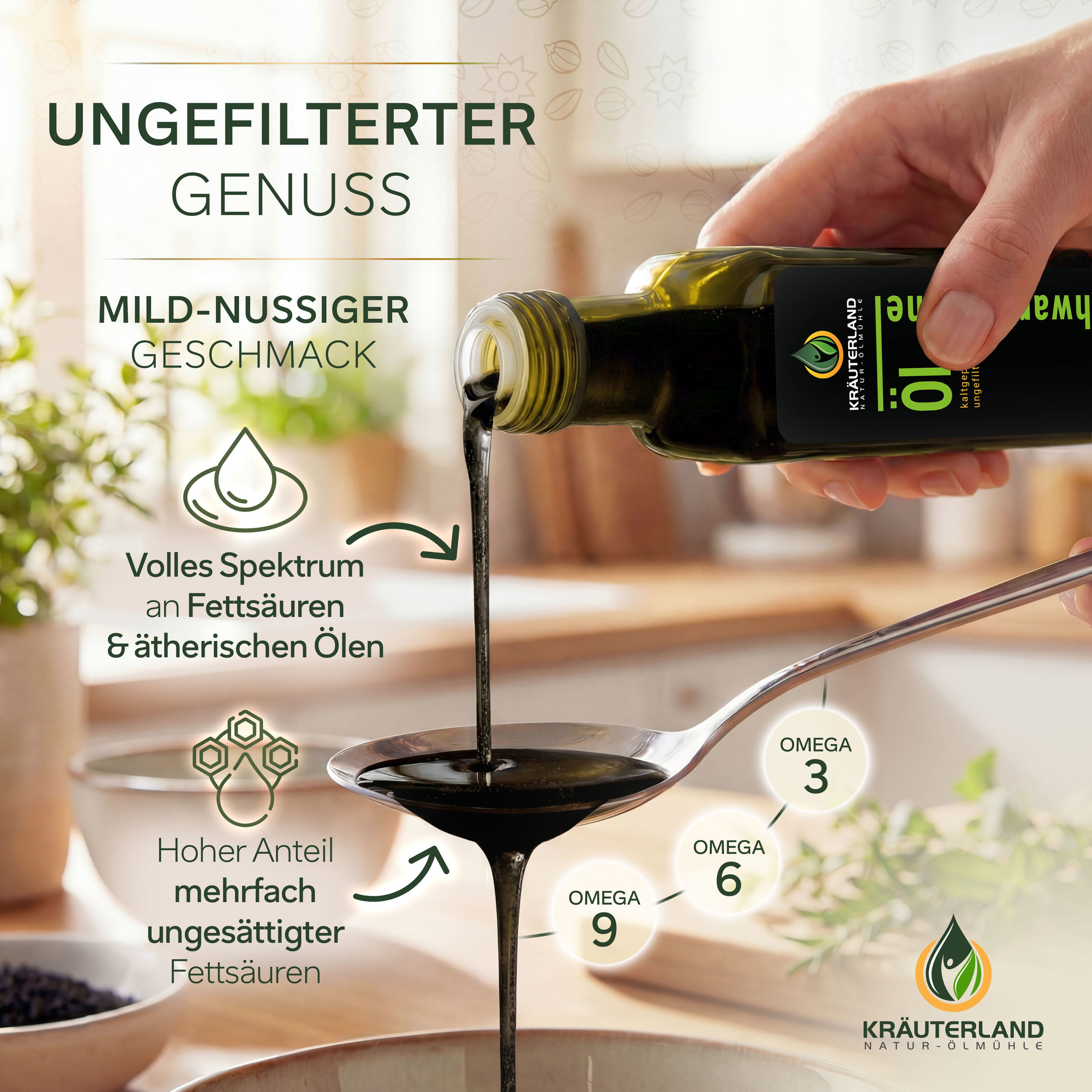 Ungefiltertes Schwarzkümmelöl 500 ml wird auf einen Löffel gegossen und zeigt seine natürliche dunkle Farbe, den mild-nussigen Geschmack sowie Omega 3, 6 und 9