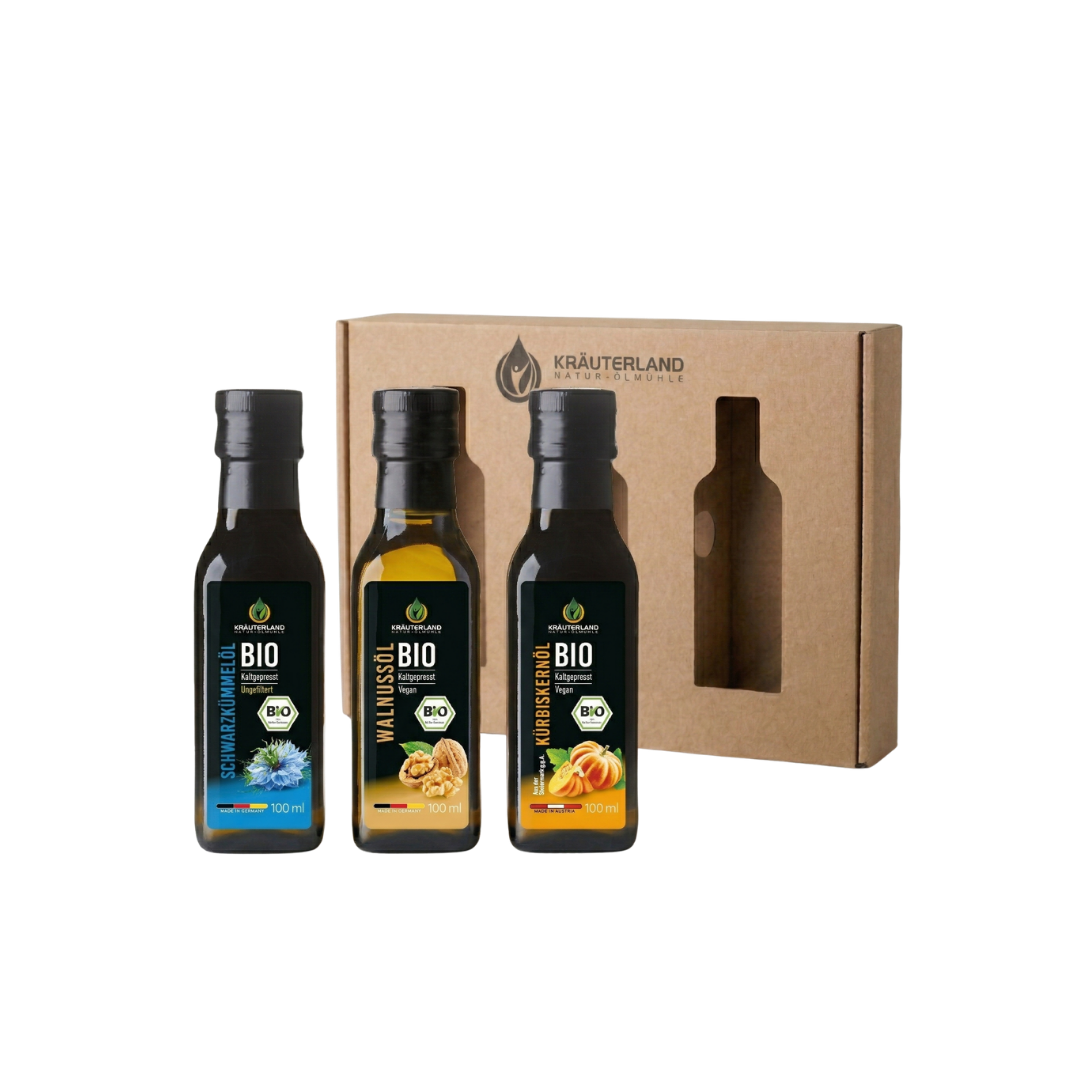 Bio Gourmet Speiseöl Set 100 ml – Kräuterland Geschenkset | Vorderansicht Bio Gourmet Speiseöl Set 100 ml – Kräuterland Geschenkset mit Kürbiskernöl, Schwarzkümmelöl und Walnussöl
