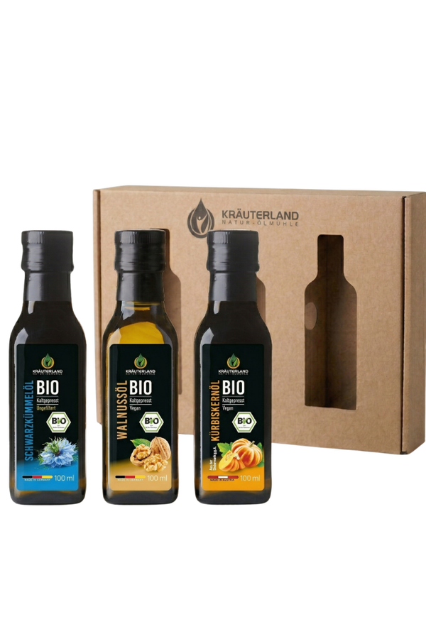Bio Gourmet Speiseöl Set 100 ml – Kräuterland Geschenkset | Vorderansicht Bio Gourmet Speiseöl Set 100 ml – Kräuterland Geschenkset mit Kürbiskernöl, Schwarzkümmelöl und Walnussöl